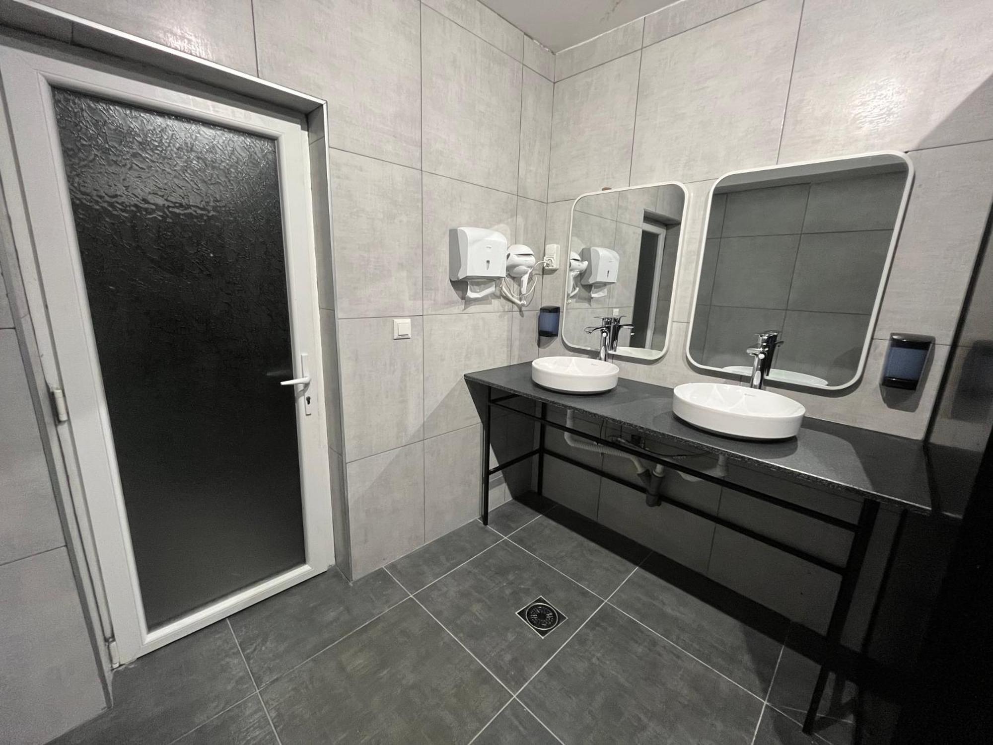 Mickitos Urban Hostel สโกเปีย ภายนอก รูปภาพ