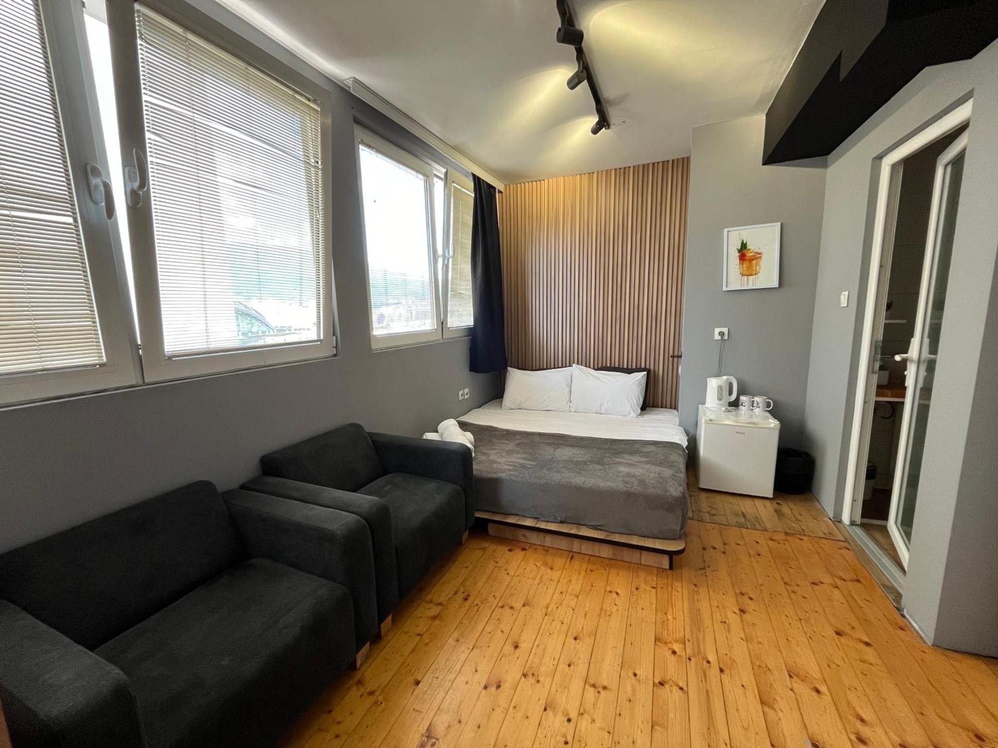 Mickitos Urban Hostel สโกเปีย ภายนอก รูปภาพ